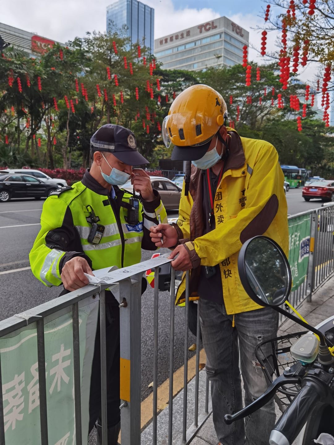 深圳交警開展外賣快遞行業電動車整治行動已有80名騎手被拉入黑名單