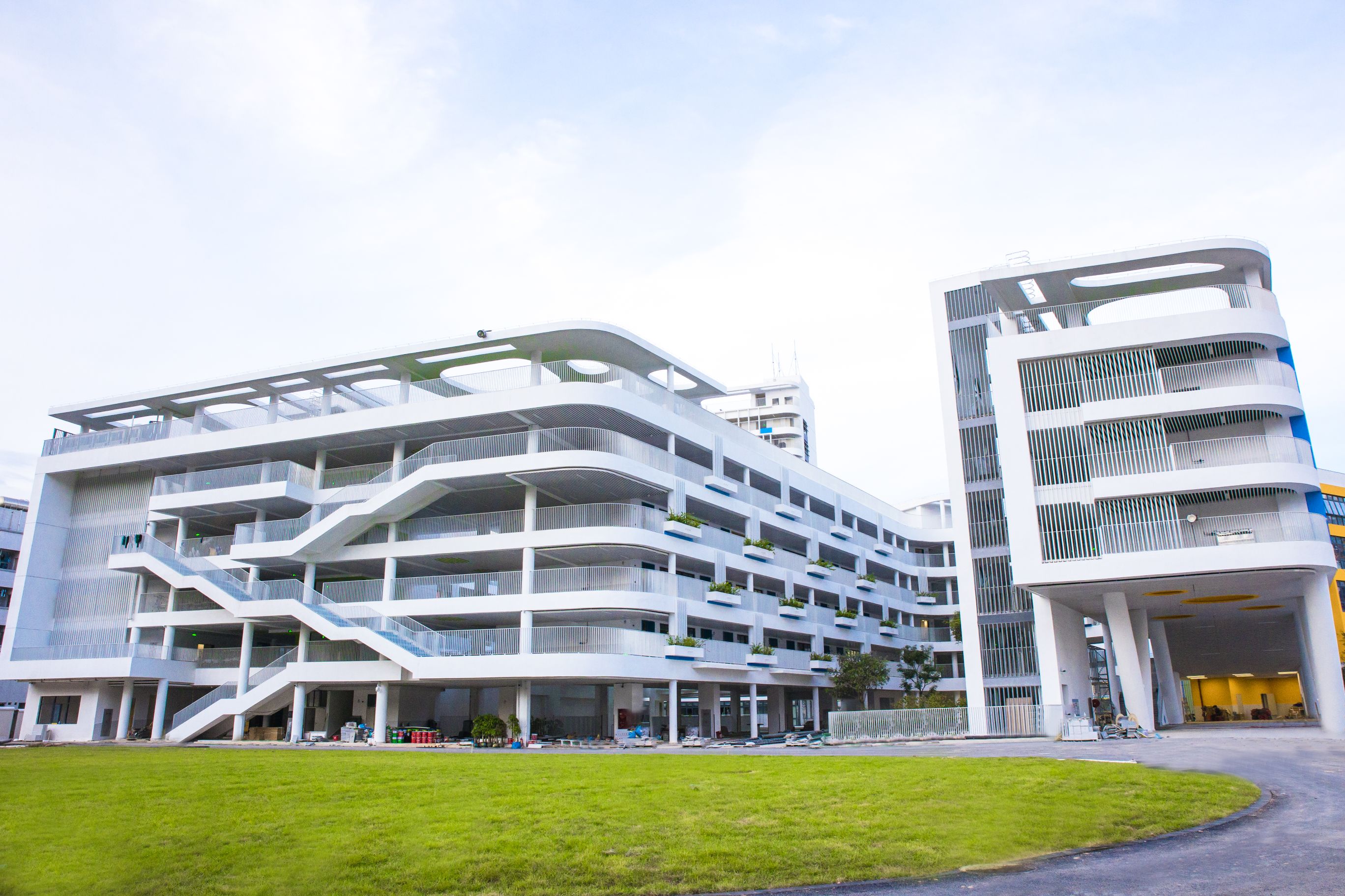 深圳市教育科學研究院實驗小學(光明)位於馬田街道辦事處,芳園路與興